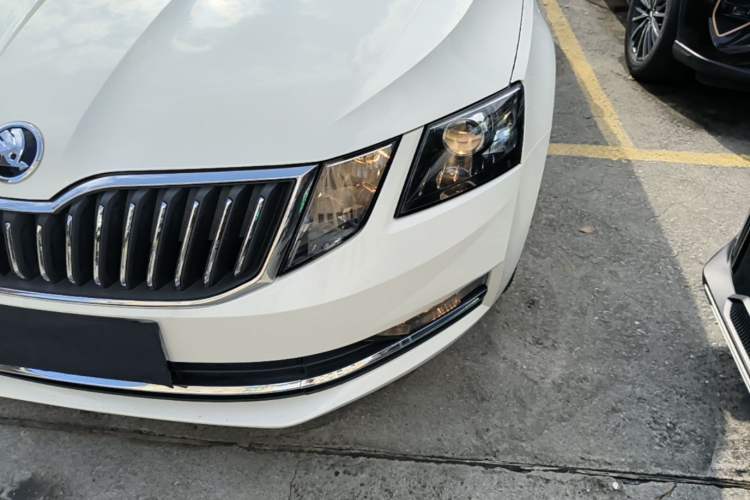 Used Skoda Octavia 2018 TSI230 DSG Luxury Edition Left Front Headlight