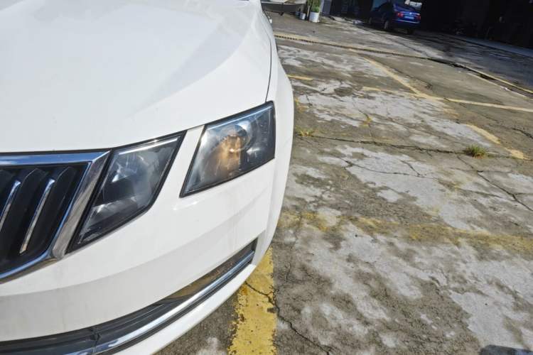 Used Skoda Octavia 2018 TSI230 DSG Luxury Edition Left Front Headlight
