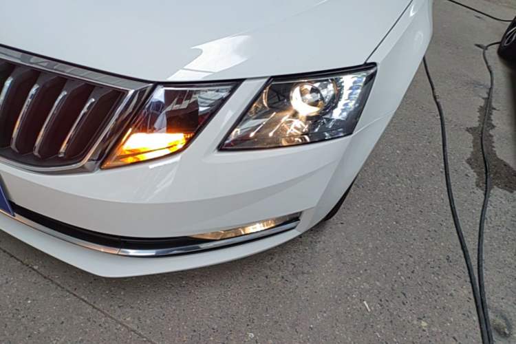 Used Skoda Octavia 2018 TSI230 DSG Luxury Edition Left Front Headlight