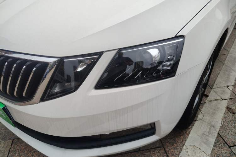 Used Skoda Octavia 2018 1.6L Automatic Comfort Edition Left Front Headlight