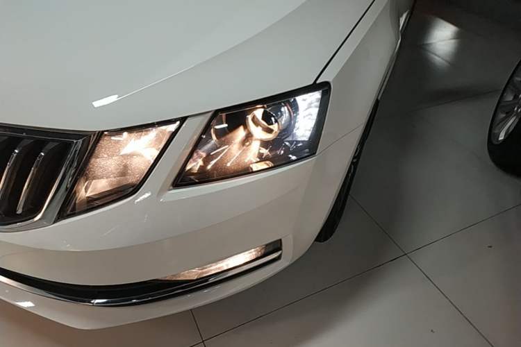 Used Skoda Octavia 2018 TSI230 DSG Luxury Edition Left Front Headlight