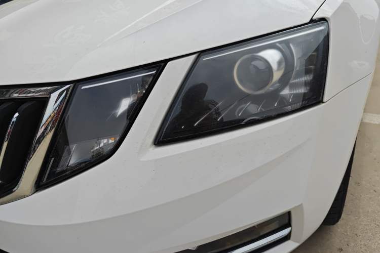 Used Skoda Octavia 2018 TSI230 DSG Luxury Edition Left Front Headlight