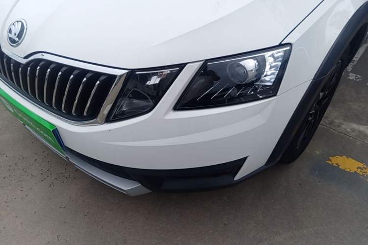 Used Skoda Octavia 2018 Station Wagon TSI230 DSG Luxury Edition Left Front Headlight