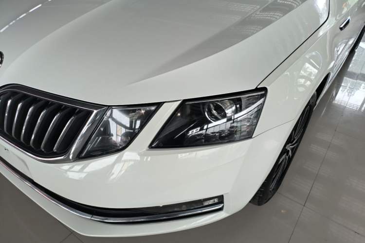 Used Skoda Octavia 2018 TSI230 DSG Luxury Edition Left Front Headlight