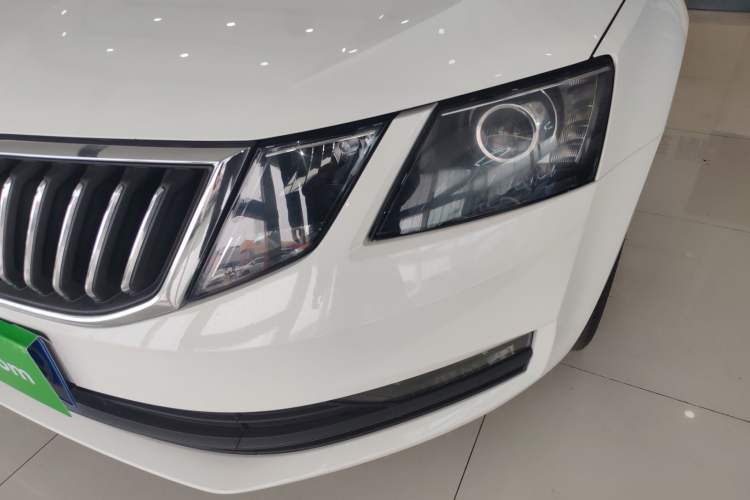 Used Skoda Octavia 2018 TSI230 DSG Comfort Edition Left Front Headlight