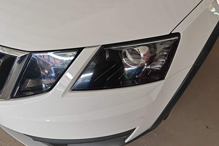 Used Skoda Octavia 2018 Station Wagon TSI230 DSG Comfort Edition Left Front Headlight