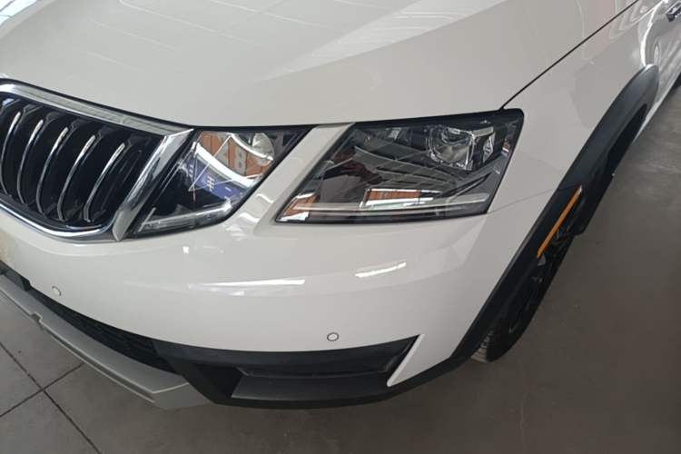 Used Skoda Octavia 2018 Station Wagon TSI230 DSG Luxury Edition Left Front Headlight