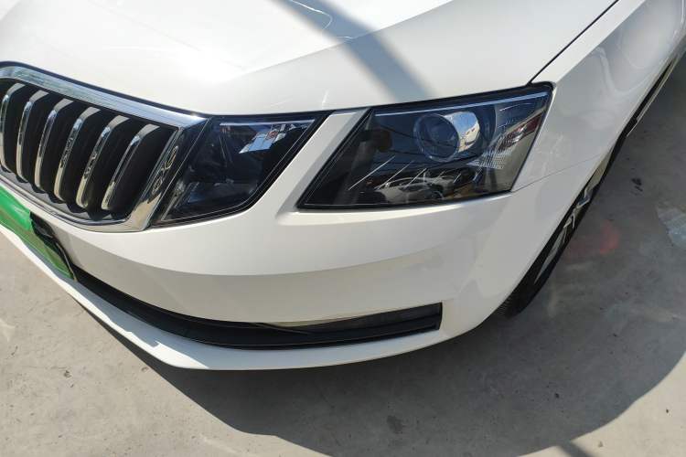 Used Skoda Octavia 2018 TSI230 DSG Comfort Edition Left Front Headlight