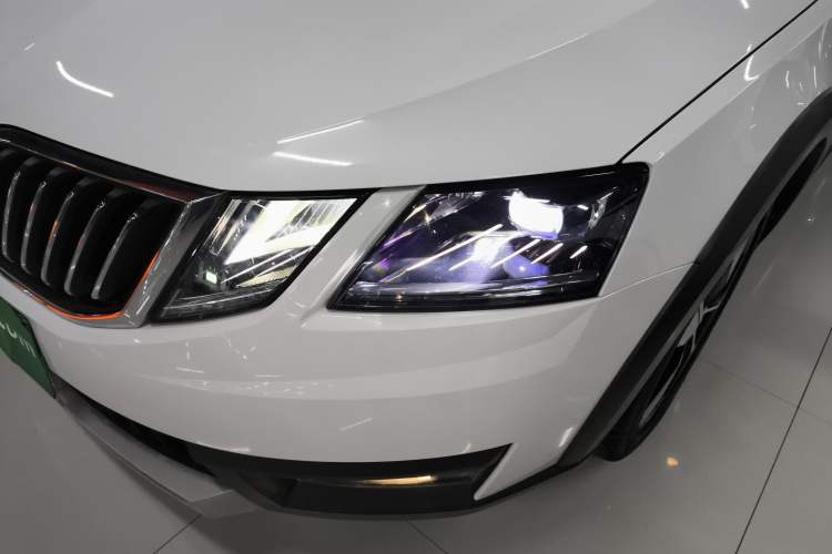 Used Skoda Octavia 2018 Station Wagon TSI280 DSG Luxury Edition Left Front Headlight