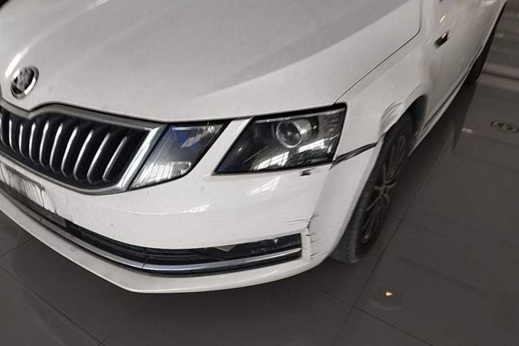 Used Skoda Octavia 2018 1.6L Automatic Luxury Edition Left Front Headlight