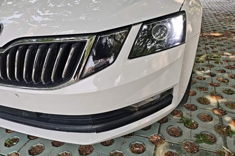 Used Skoda Octavia 2018 1.6L Automatic Comfort Edition Left Front Headlight