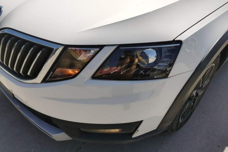 Used Skoda Octavia 2018 Station Wagon TSI230 DSG Luxury Edition Left Front Headlight