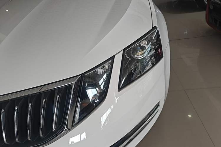 Used Skoda Octavia 2018 TSI230 DSG Luxury Edition Left Front Headlight