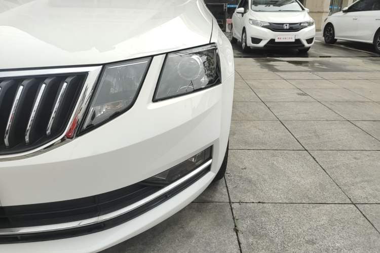 Used Skoda Octavia 2018 TSI230 DSG Luxury Edition Left Front Headlight