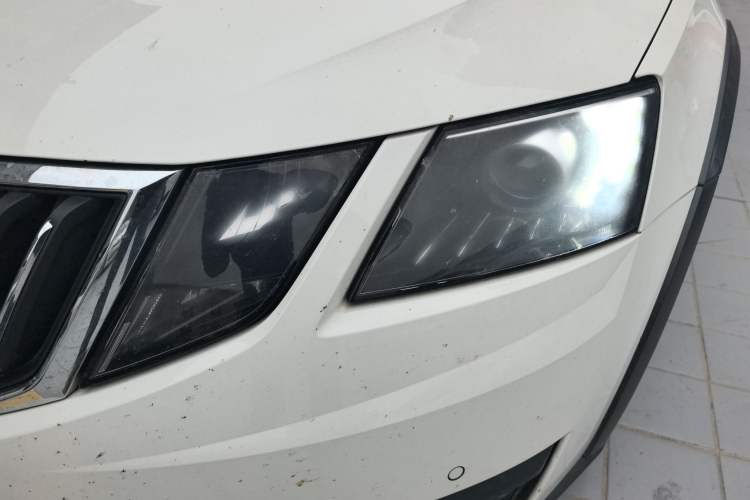 Used Skoda Octavia 2018 Station Wagon TSI230 DSG Luxury Edition Left Front Headlight