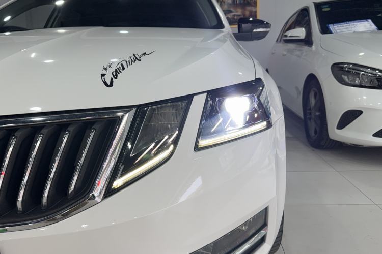 Used Skoda Octavia 2018 TSI280 DSG Luxury Edition Left Front Headlight