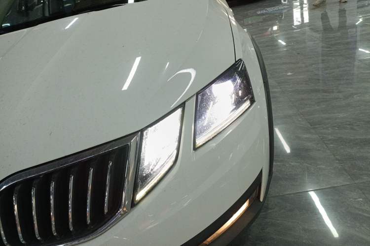 Used Skoda Octavia 2018 Station Wagon TSI280 DSG Luxury Edition Left Front Headlight