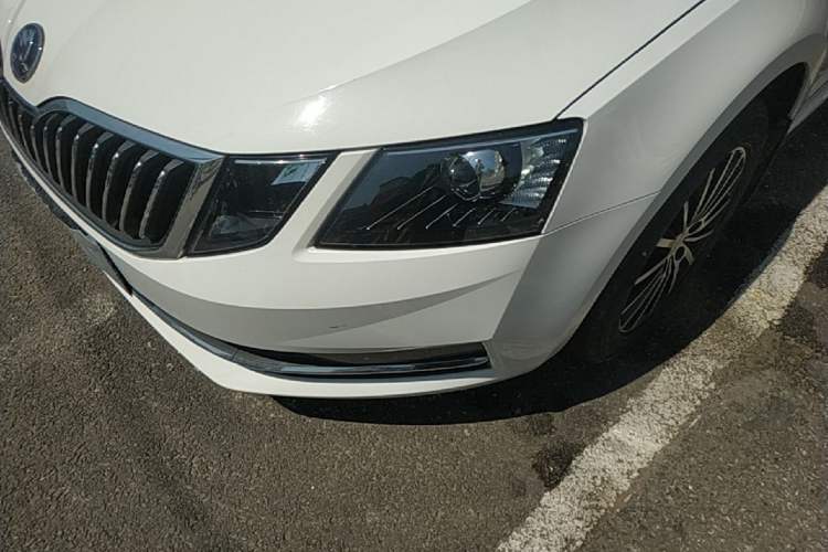 Used Skoda Octavia 2018 TSI230 DSG Luxury Edition Left Front Headlight