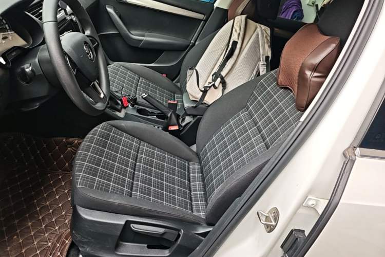 Used Skoda Octavia 2018 1.6L Automatic Comfort Edition Left Front Seat