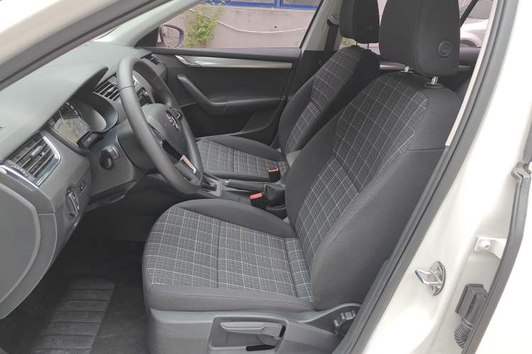 Used Skoda Octavia 2018 1.6L Automatic Comfort Edition Left Front Seat