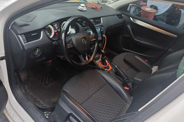 Used Skoda Octavia 2018 TSI230 DSG Luxury Edition Left Front Seat