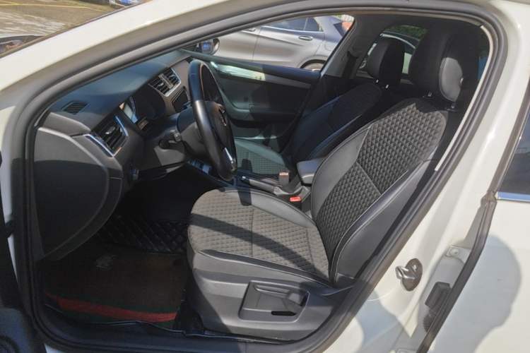 Used Skoda Octavia 2018 TSI230 DSG Luxury Edition Left Front Seat