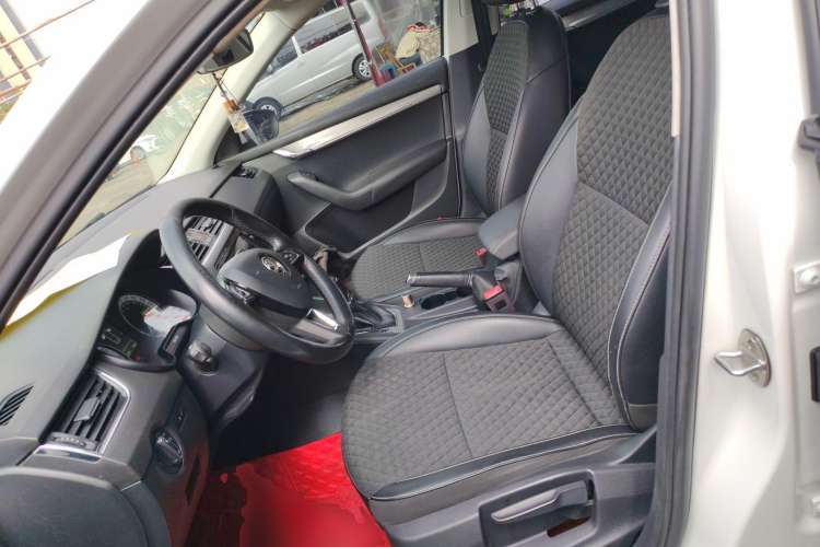 Used Skoda Octavia 2018 TSI230 DSG Luxury Edition Left Front Seat