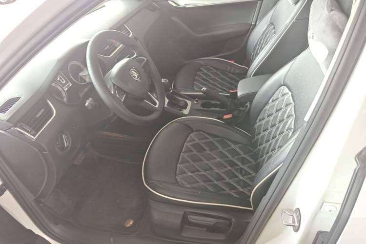 Used Skoda Octavia 2018 1.6L Automatic Luxury Edition Left Front Seat