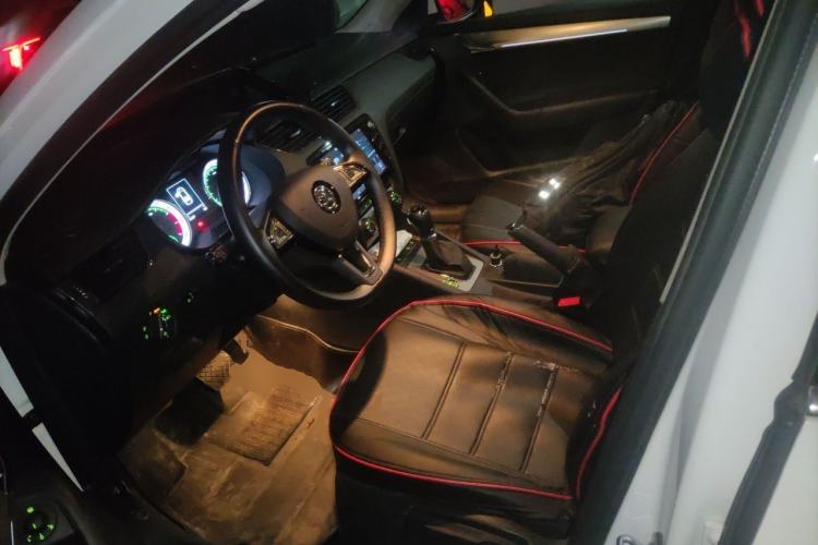 Used Skoda Octavia 2018 TSI230 DSG Luxury Edition Left Front Seat