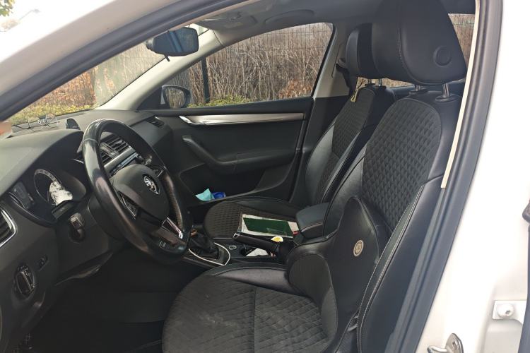 Used Skoda Octavia 2018 1.6L Automatic Luxury Edition Left Front Seat