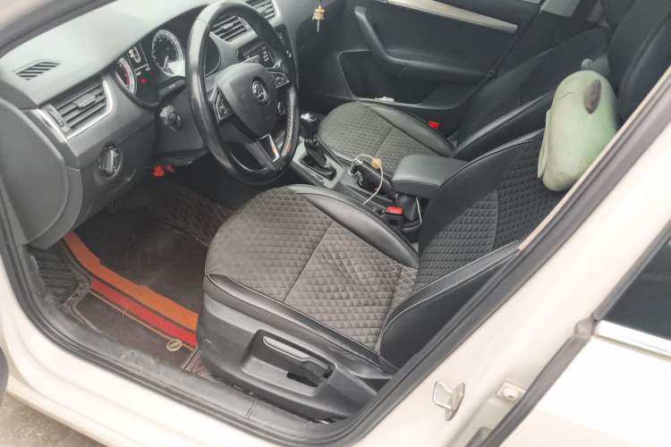 Used Skoda Octavia 2018 TSI280 DSG Luxury Edition Left Front Seat