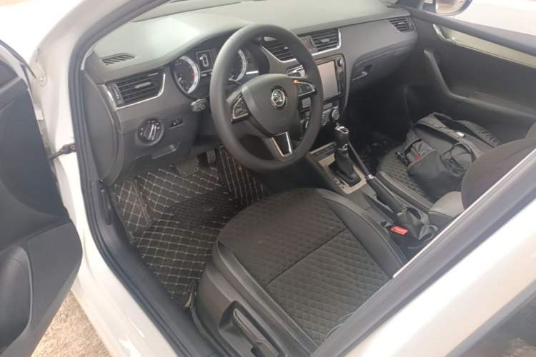 Used Skoda Octavia 2018 TSI230 DSG Luxury Edition Left Front Seat