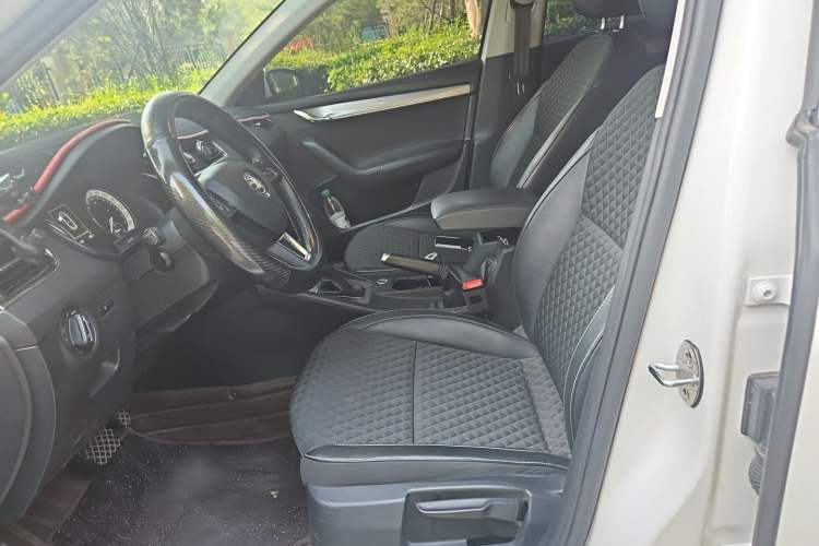 Used Skoda Octavia 2018 TSI230 DSG Luxury Edition Left Front Seat
