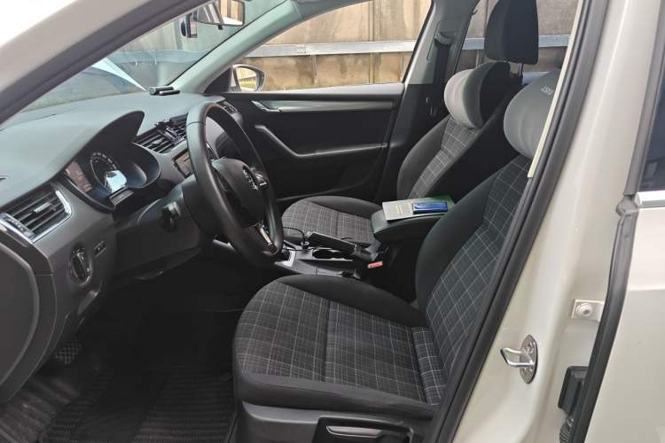 Used Skoda Octavia 2018 TSI230 DSG Comfort Edition Left Front Seat