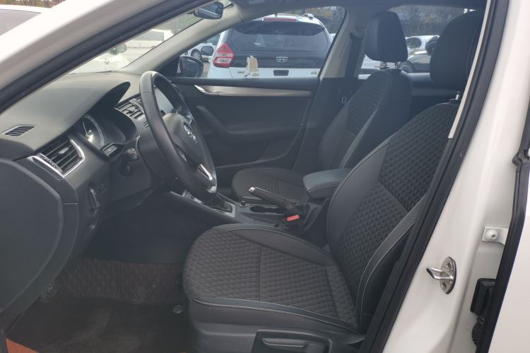 Used Skoda Octavia 2018 TSI230 DSG Luxury Edition Left Front Seat