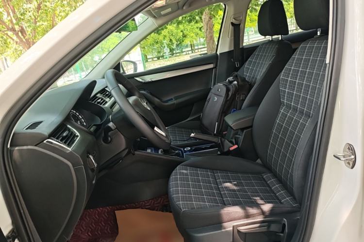 Used Skoda Octavia 2018 1.6L Automatic Comfort Edition Left Front Seat