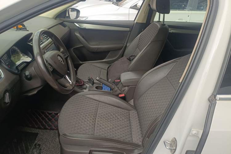 Used Skoda Octavia 2018 TSI230 DSG Luxury Edition Left Front Seat