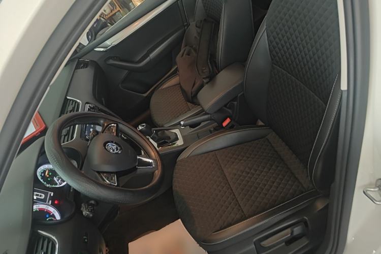 Used Skoda Octavia 2018 TSI230 DSG Luxury Edition Left Front Seat