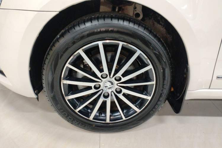 Used Skoda Octavia 2018 TSI230 DSG Luxury Edition Left Front Wheel Hub
