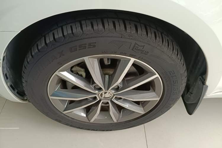 Used Skoda Octavia 2018 1.6L Automatic Comfort Edition Left Front Wheel Hub