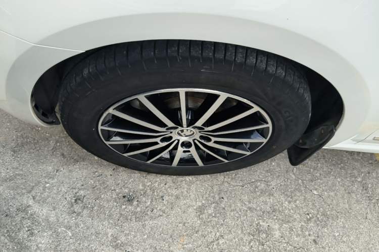 Used Skoda Octavia 2018 TSI230 DSG Luxury Edition Left Front Wheel Hub