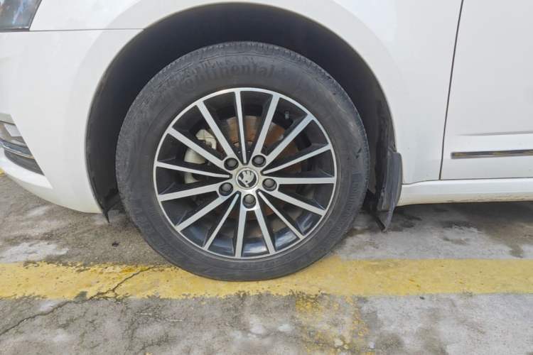 Used Skoda Octavia 2018 TSI230 DSG Luxury Edition Left Front Wheel Hub