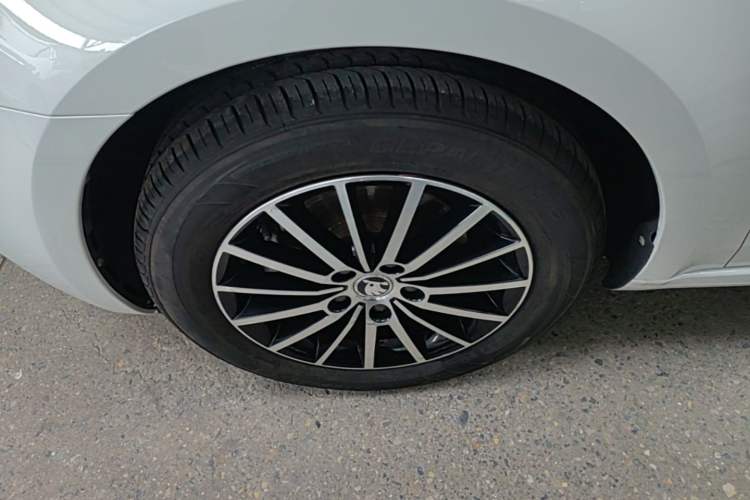 Used Skoda Octavia 2018 TSI230 DSG Luxury Edition Left Front Wheel Hub