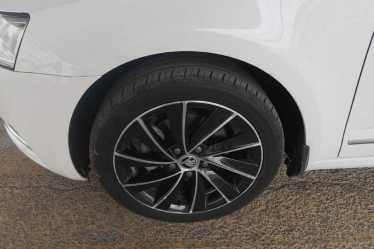 Used Skoda Octavia 2018 TSI280 DSG Flagship Edition Left Front Wheel Hub