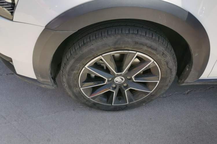 Used Skoda Octavia 2018 Station Wagon TSI230 DSG Luxury Edition Left Front Wheel Hub