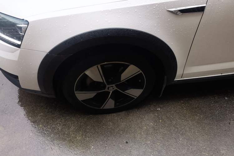 Used Skoda Octavia 2018 Station Wagon TSI280 DSG Luxury Edition Left Front Wheel Hub