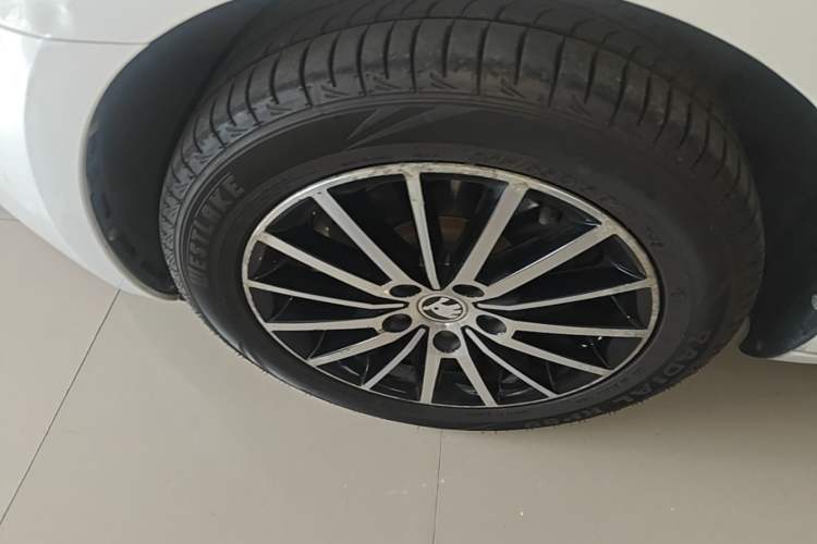 Used Skoda Octavia 2018 TSI230 DSG Luxury Edition Left Front Wheel Hub