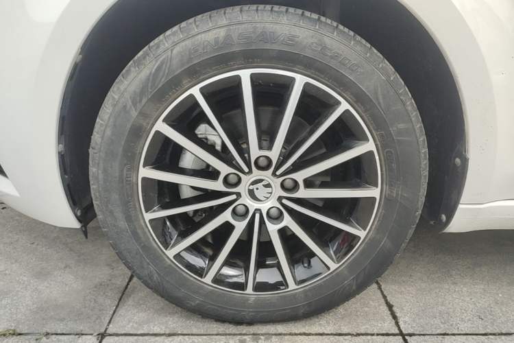 Used Skoda Octavia 2018 TSI230 DSG Luxury Edition Left Front Wheel Hub