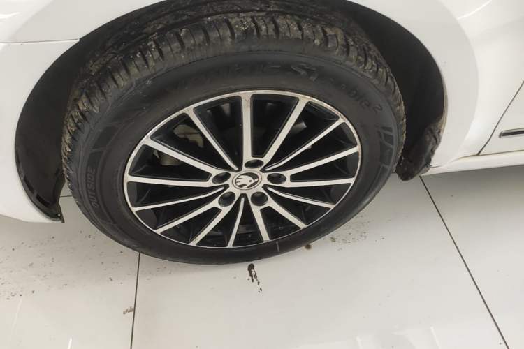 Used Skoda Octavia 2018 TSI230 DSG Luxury Edition Left Front Wheel Hub