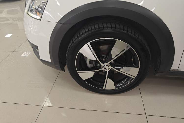 Used Skoda Octavia 2018 Station Wagon TSI280 DSG Luxury Edition Left Front Wheel Hub